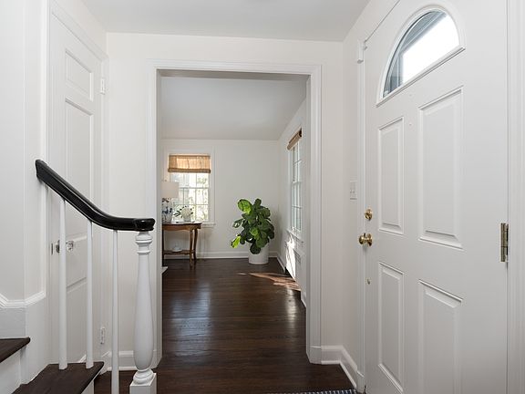 7 Tyler Dr Darien CT 06820 USA-print-008-022-Foyer-3936x2624-300dpi.jpg