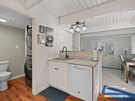 3rd image of 431 Meadow Green Ln