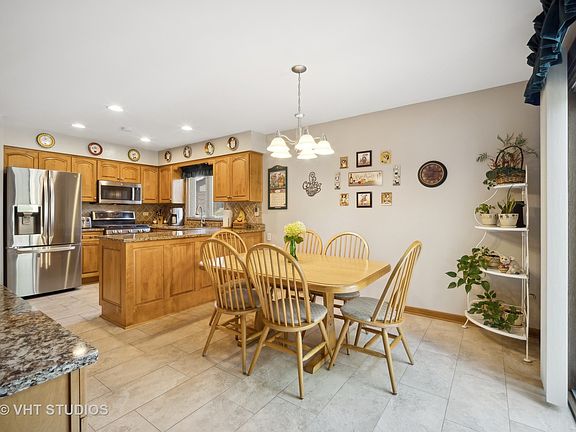 4th image of 2514 E Hartford Ct