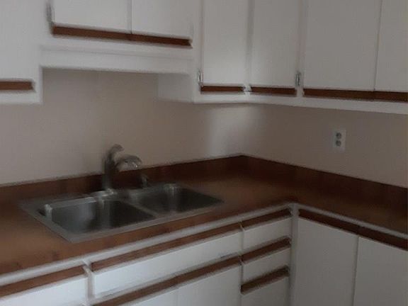 3rd image of 1115 Church St