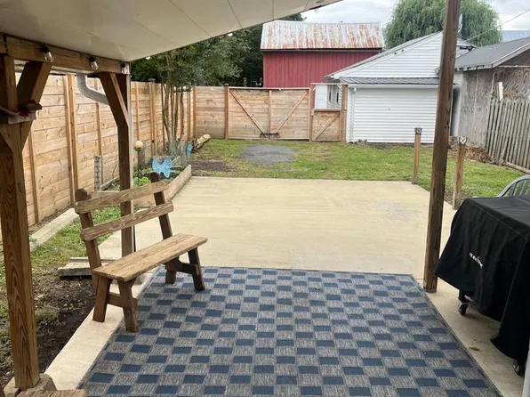 32 S Elm St, Robesonia, PA 19551