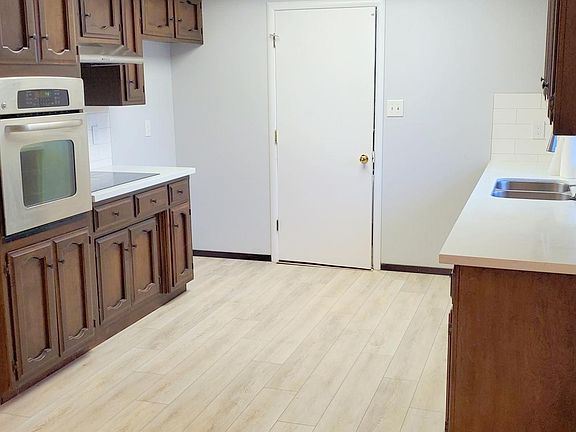 4th image of 535 Leeward Way