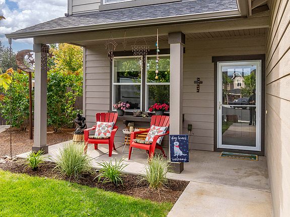 4th image of 20637 SE Meadowsweet Dr