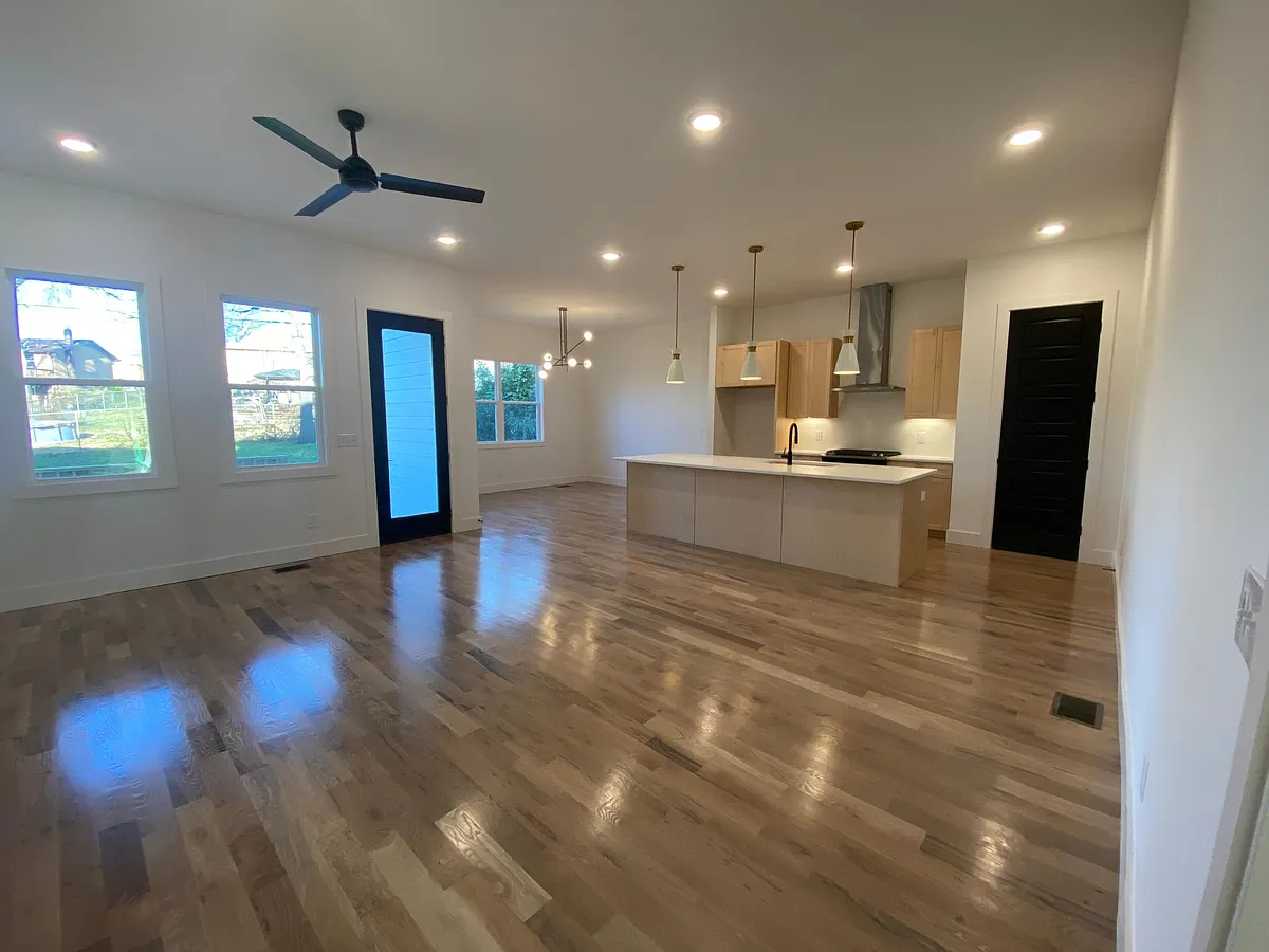 Building Photo - 6460 Thunderbird Dr