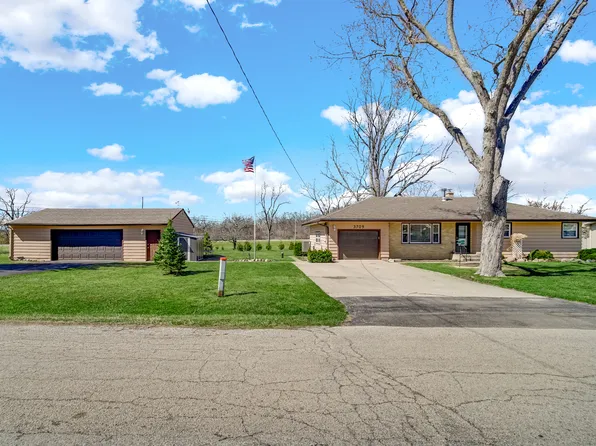 3709 Hawthorne St, Harvard, IL 60033