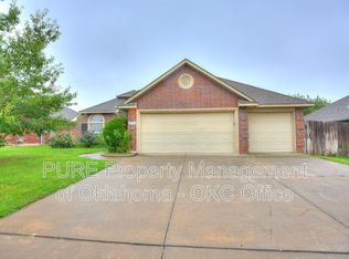 1605 SW 33rd St, Moore, OK 73160