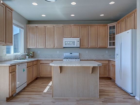 3rd image of 3422 SE Northwood Way