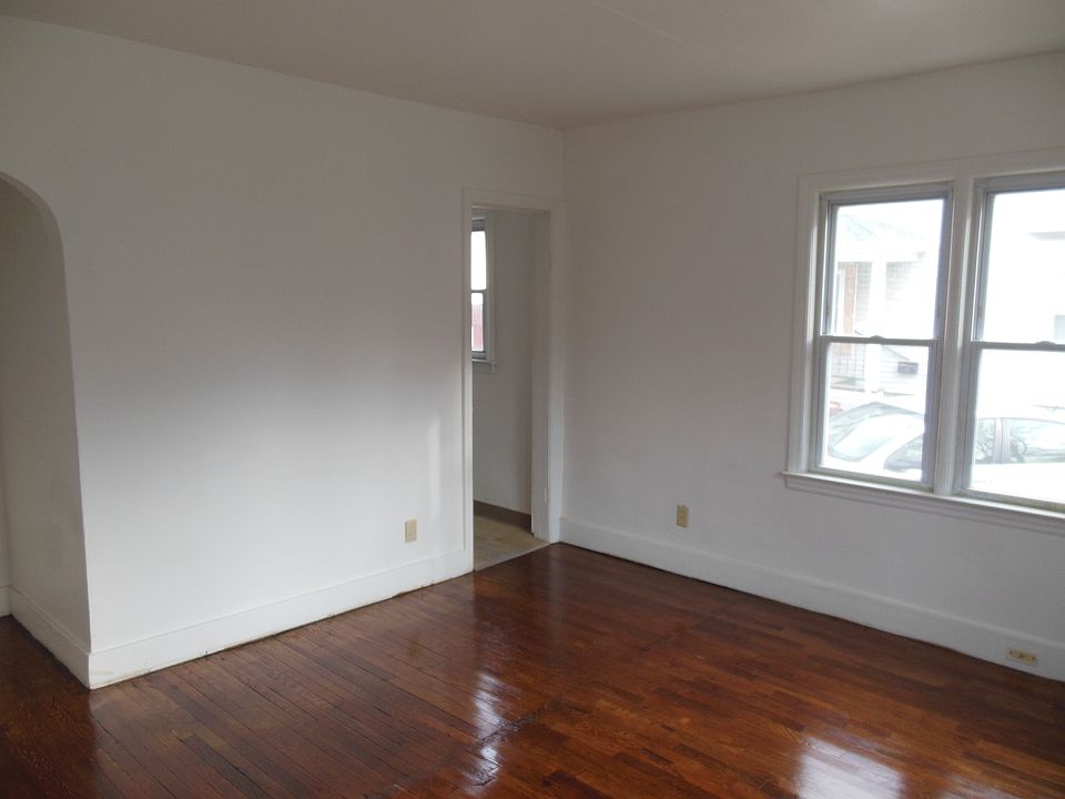 2nd image of 915 Eureka St APT 7