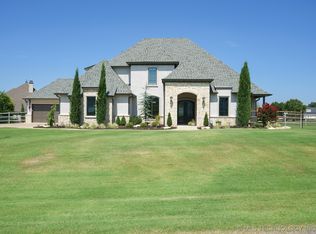 17911 E Limestone Ln, Owasso, OK 74055