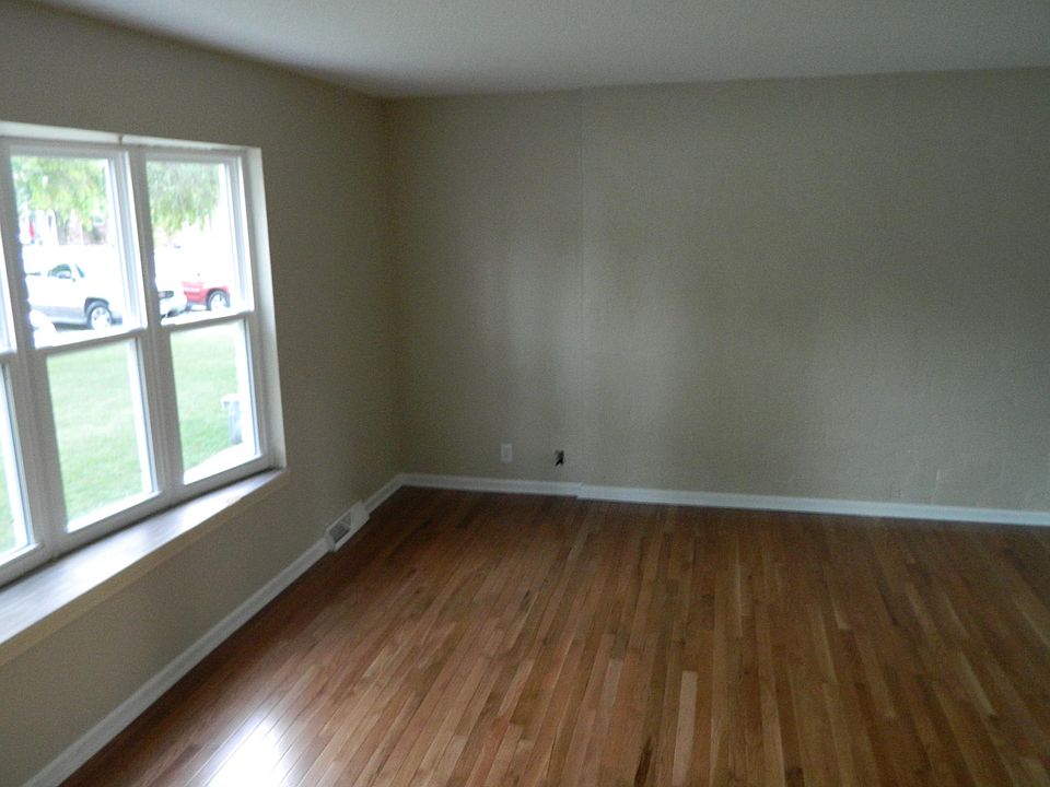 Solid 3/4 in oak flooring