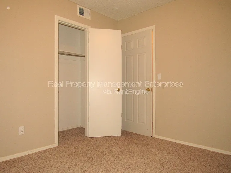 637 Redstone Ave — Photo 12