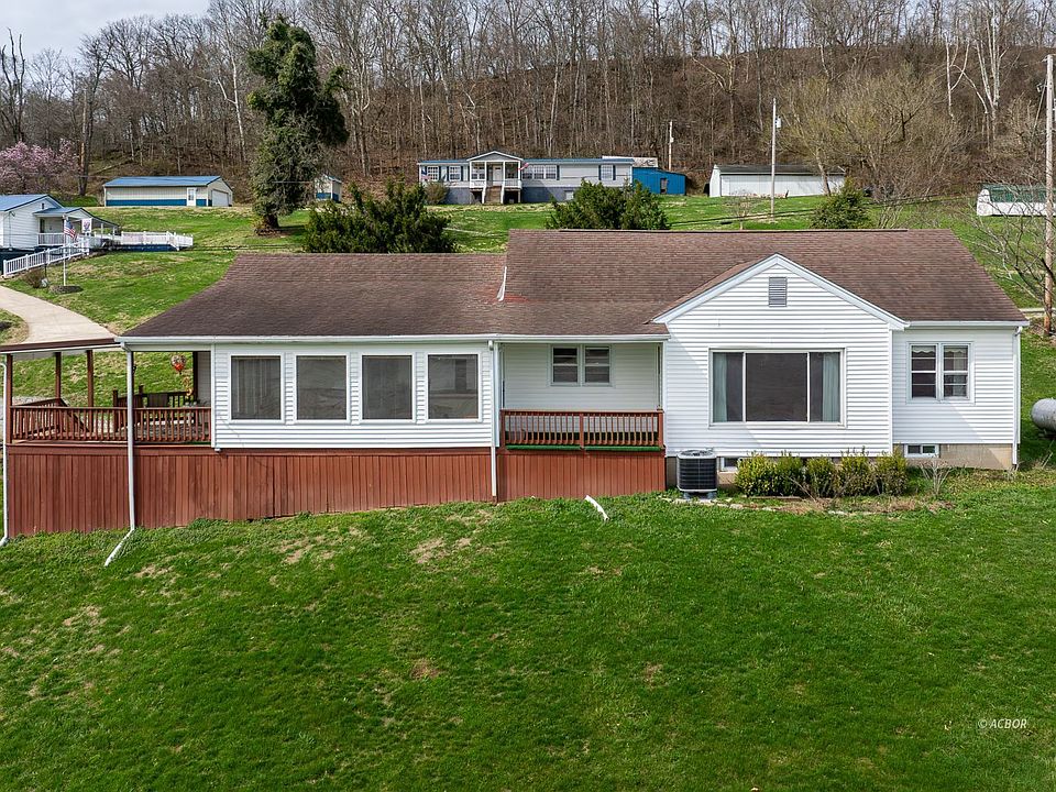 1st image of 234 Honeysuckle Dr