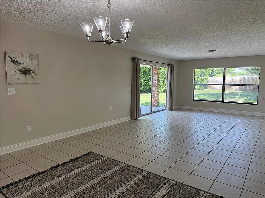3 bed, 2.0 bath, 1570 sqft, $2,400 — Photo 3