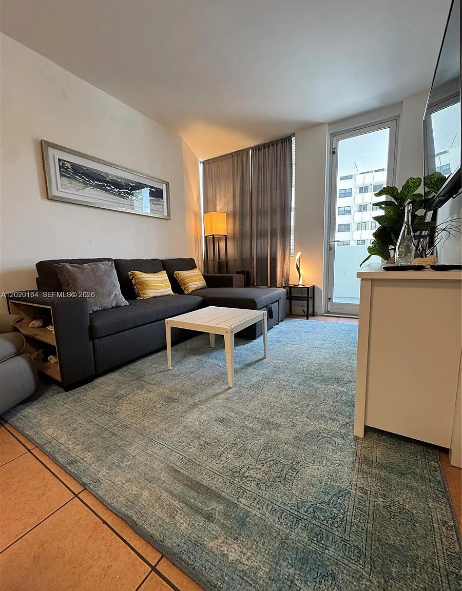 The Decoplage Condo — Photo 4