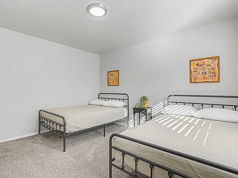 2742 W Balboa Dr — Photo 13