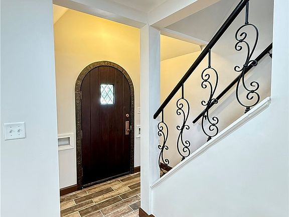 2nd image of 2045 Reveley Ave
