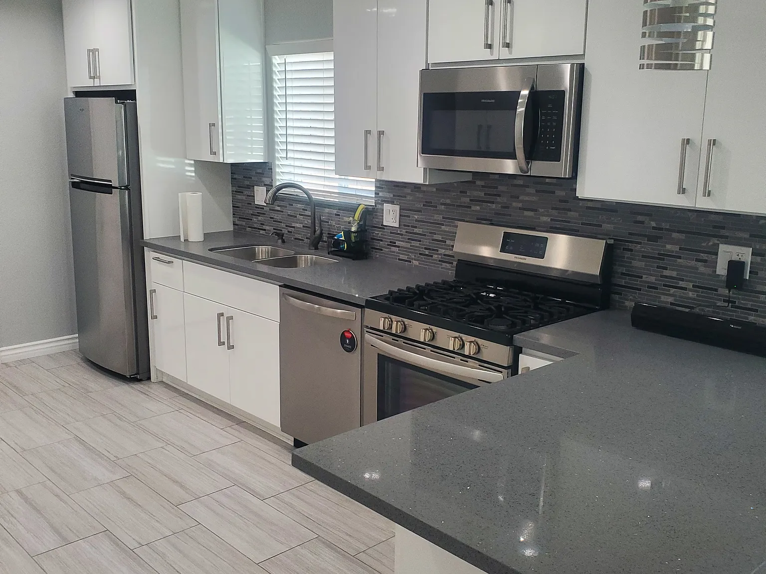 2 bed, 820 sqft, $2,150 — Photo 2