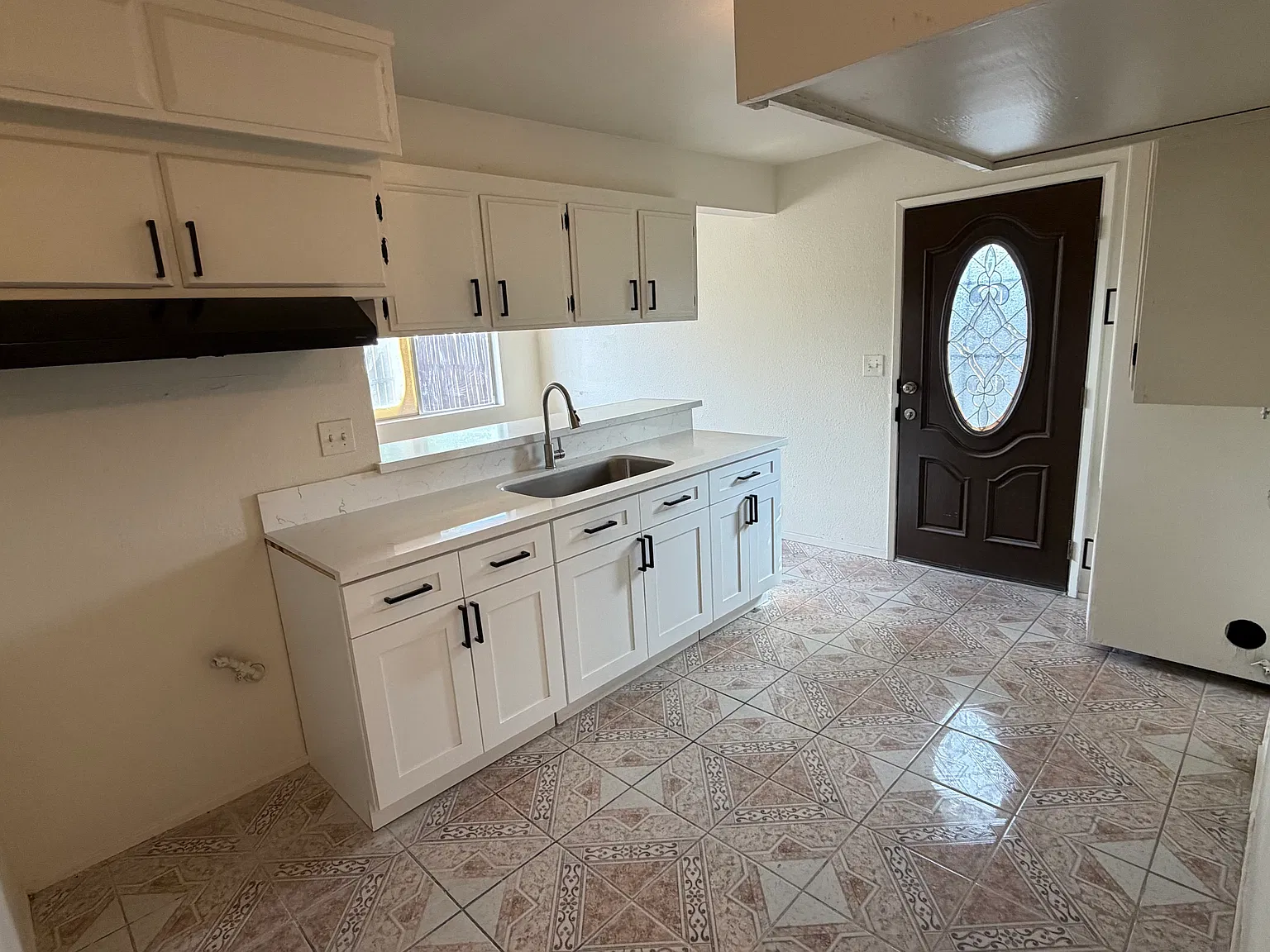 4 bed, 1182 sqft, $3,200 — Photo 4