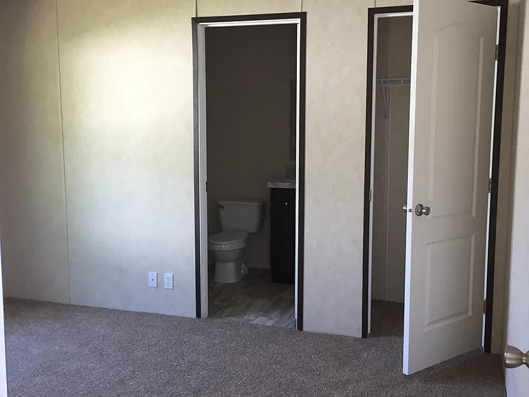 Hillcrest Crossing — Photo 31