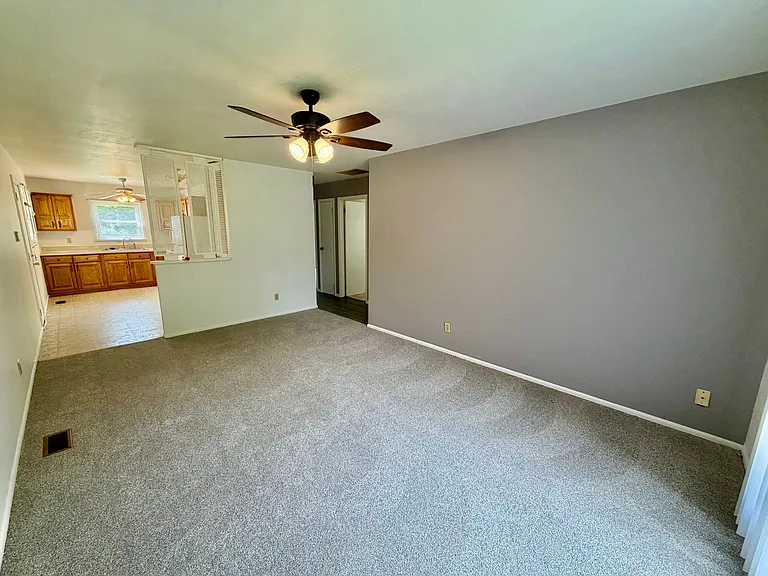 1240 Dogwood Ln — Photo 2