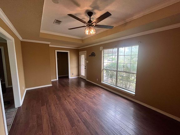 5th image of 1808 Greenbriar Ave