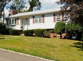 50 Briarwood Rd, Cranston, RI 02920
