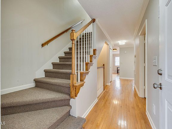 4th image of 428 Alexander Ave #428