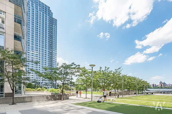 Rented by Wohlfarth & Associates Inc | media 9