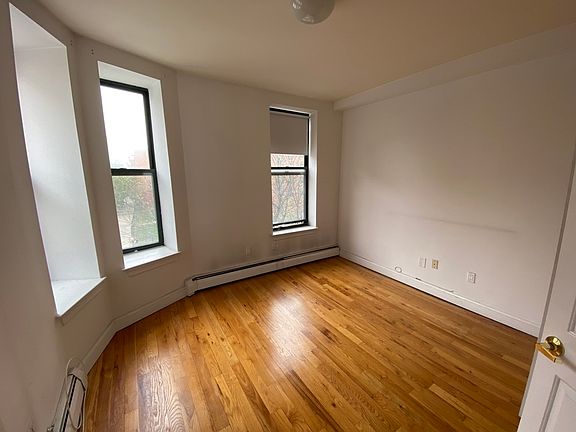 3rd image of 300 W 112th St APT 3C