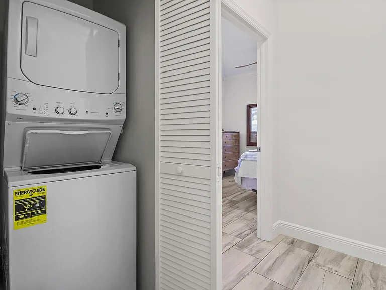 301 Hawthorne Dr — Photo 28