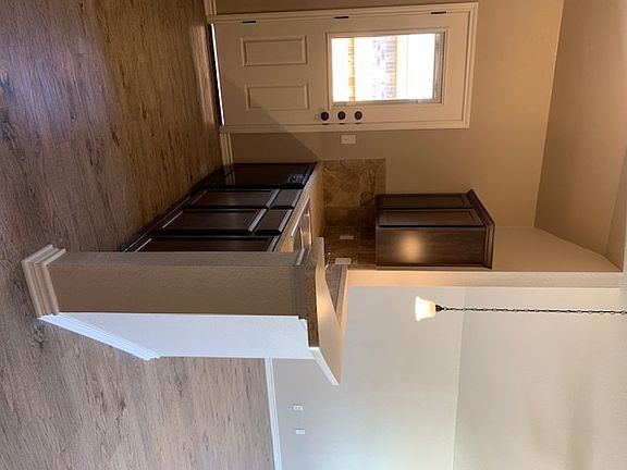 4th image of 705 Sladecek Dr #B