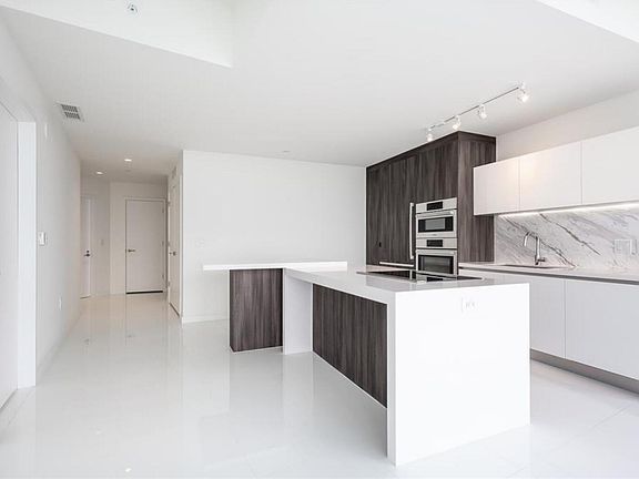5th image of 851 NE 1st Avenue #1510