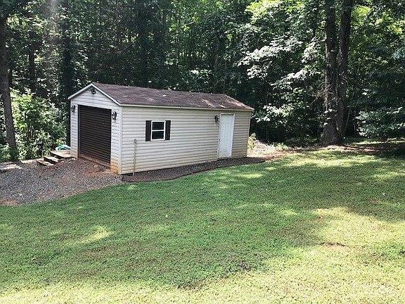 5th image of 1358 Pine Bluff Dr