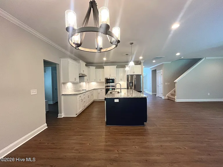 404 Endicott Ct — Photo 11