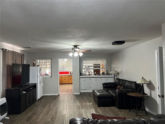 3rd image of 522 N Oxford St