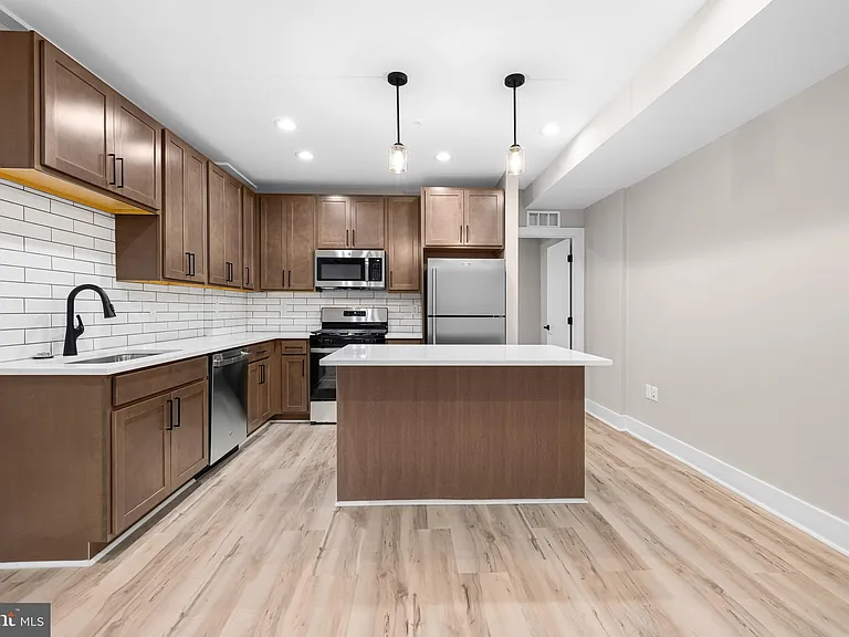 400 S Conkling St #6 — Photo 11
