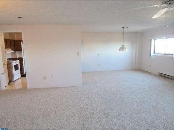5th image of 900 N Broom St APT 33