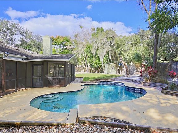 2nd image of 3929 Winderlakes Dr