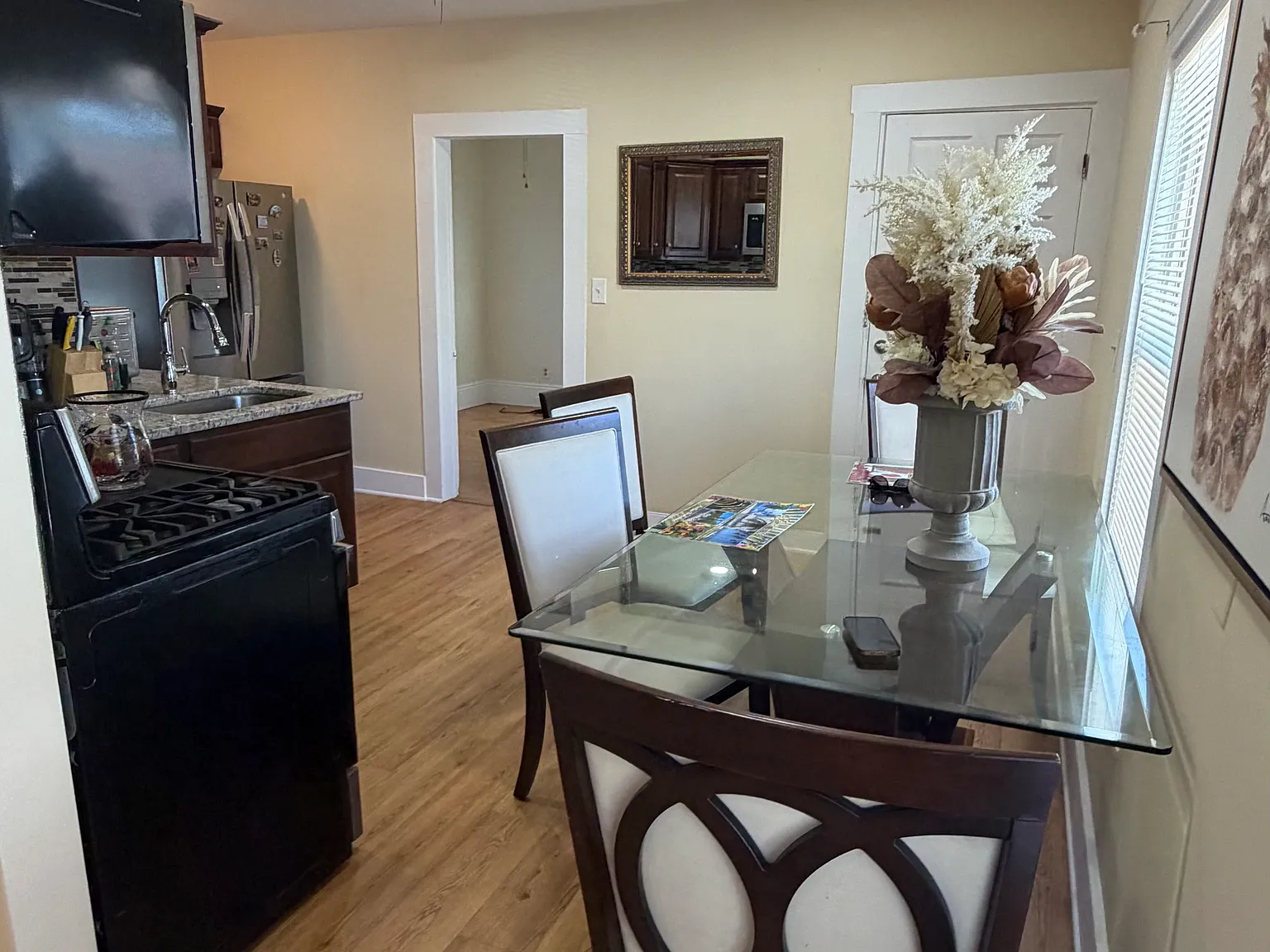 3 bed, 9999 sqft, $2,700 — Photo 4