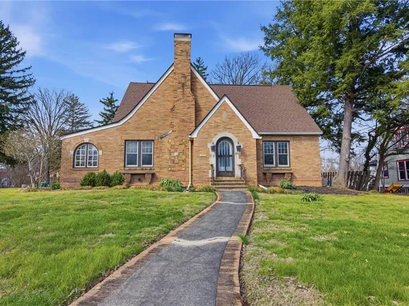 850 6th St, Charleston, IL 61920