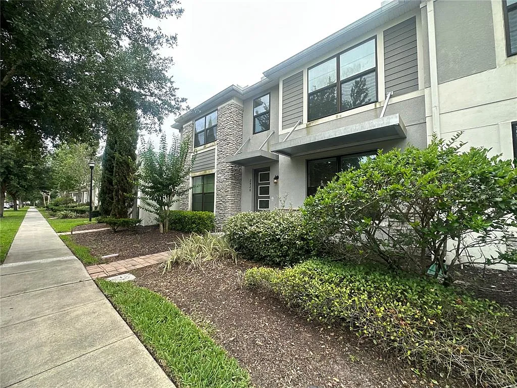 3 bed, 2.5 bath, 1603 sqft, $2,300 — Photo 3