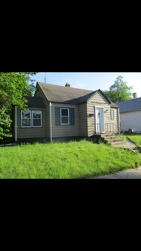 215 Main St photo 1