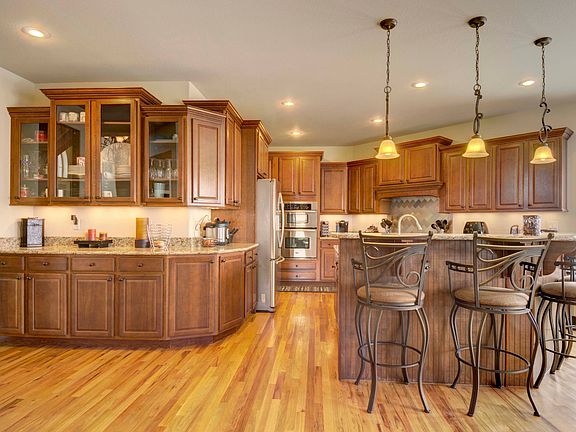 Upgraded cabinets galore!