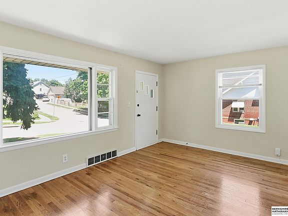 5th image of 3901 Gold St