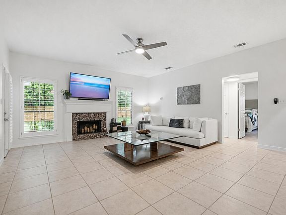 4th image of 805 Overbrook Dr