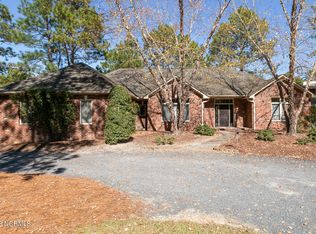 333 Longleaf Dr, Pinehurst, NC 27376