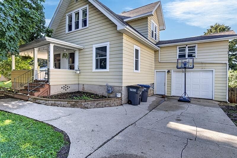 1st image of 2420 Erie AVENUE