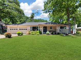 612 Woodcrest Dr, Hurst, TX 76053
