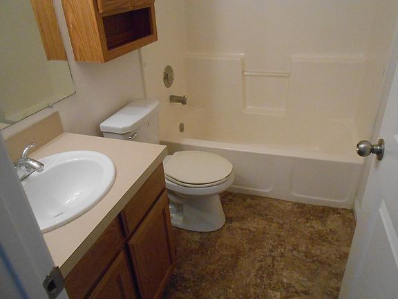 5th image of 476 Cree Ave #B