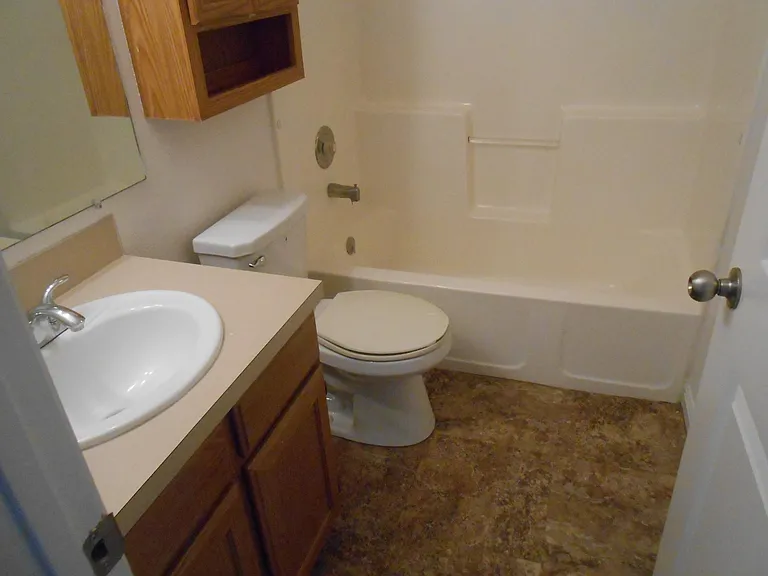 476 Cree Ave #B — Photo 5